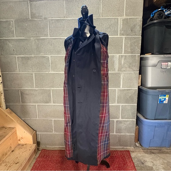 Newport Harbor trench coat for American Airlines. - Picture 9 of 16